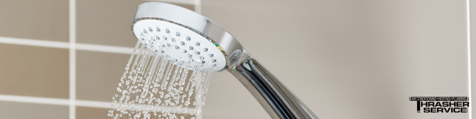 A new shower head flowing freely after the shower fixtures were replaced in this Des Moines home by the certified plumbers at Thrasher Service of Des Moines.